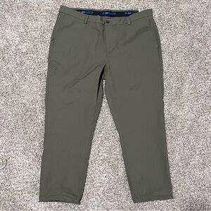 Vineyard vines on the go pants olive color size 40 x 27
